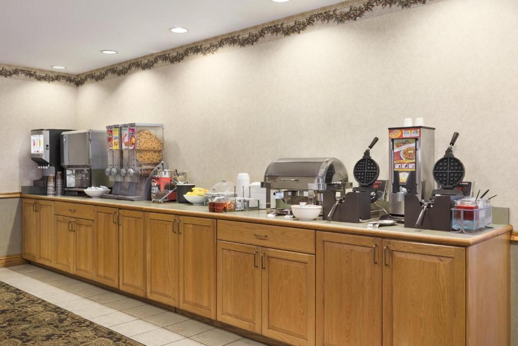 Country Inn & Suites by Radisson Frackville (Pottsville) PA image 14