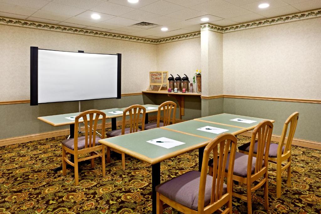 Country Inn & Suites by Radisson Frackville (Pottsville) PA image 19