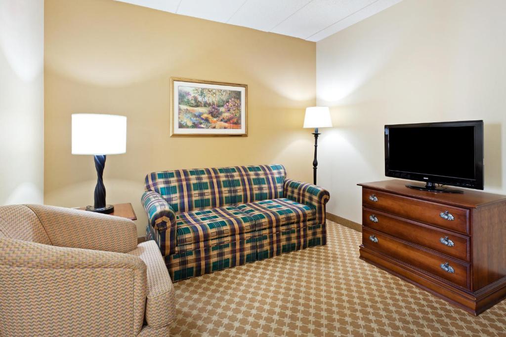 Country Inn & Suites by Radisson Frackville (Pottsville) PA image 20
